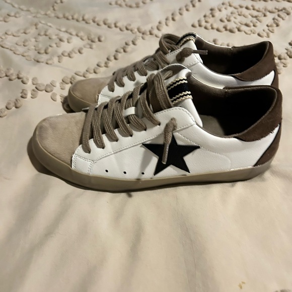 Shushing - Picture 1 of 5